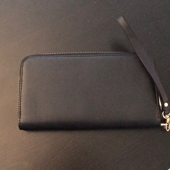 Handbags - Black wristlet